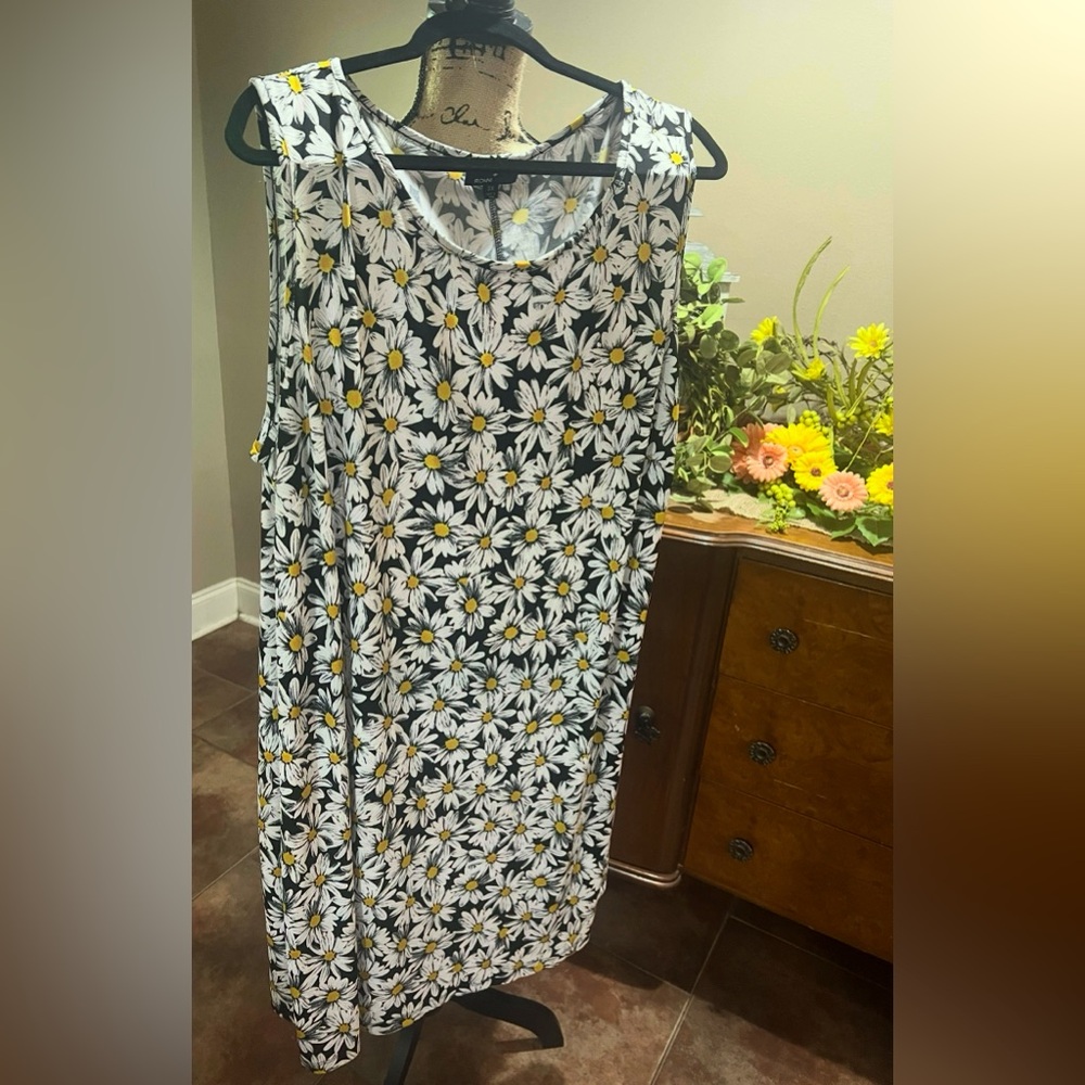 Ronni Nicole Black and White Floral Dress